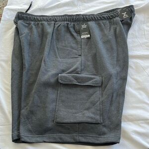 NWT men’s xersion fleece cargo workout shorts. 4XLT Gray